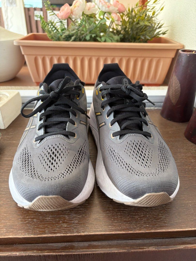 Asics Gel-Kayano 31 Running Shoes - US 10 wide (Category: Sneakers) located in Singapore. Submitted by eldredsng (Listing ID 1400438526, Image 2). Description: ASICS gel kayano 31 US 10 wide - Used couple of times but not suitable too wide for my feet so selling off .