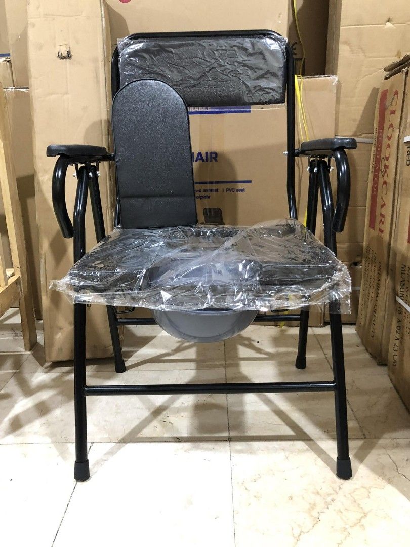 Black commode chair (Category: Wheelchairs) located in Quezon City. Submitted by noblebear_da8751 (Listing ID 1400406192, Image 3). Description: same day delivery cop cod gcash upon pickup and Bank transfer payment accepted.