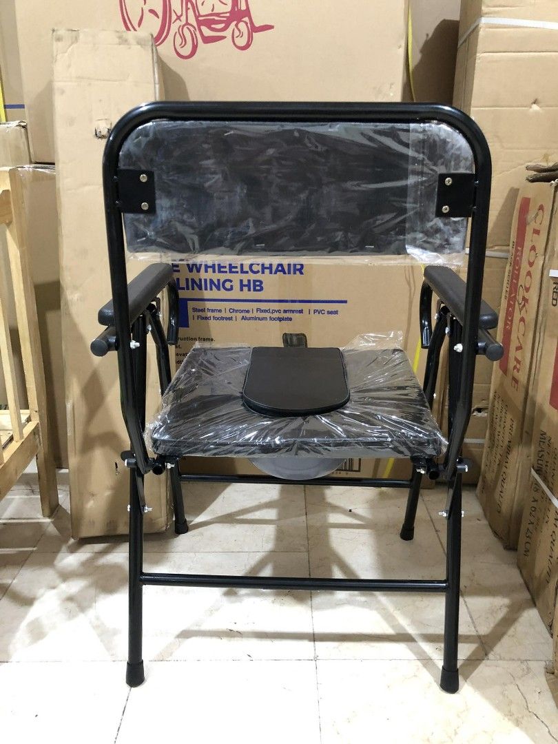 Black commode chair (Category: Wheelchairs) located in Quezon City. Submitted by noblebear_da8751 (Listing ID 1400406192, Image 2). Description: same day delivery cop cod gcash upon pickup and Bank transfer payment accepted.