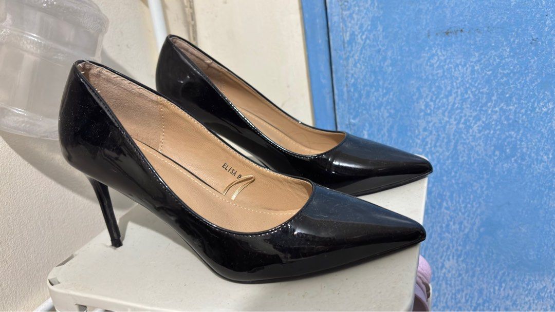 Black Pointed Heels (Category: Heels) located in Manila. Submitted by PL_Finds (Listing ID 1400423268, Image 2). Description: - Black patent leather heels - Stiletto design - Size 9 - Ideal for formal events or adding elegance. Flaw: may tastas lang po as shown in the first pick pero loose threads lang po un +di po yan madumi, dust lang po yan.