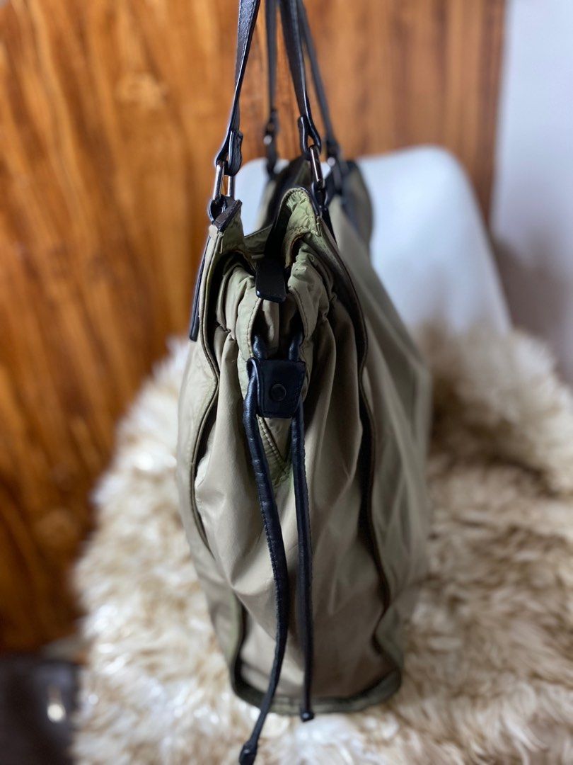 Burberry Nylon Shoulder Bag (Category: Luxury Bags & Wallets) located in Tacloban City. Submitted by houseofluxury.co (Listing ID 1400559412, Image 3). Description: Authentic 💯 Rank a Super nice and spacious .