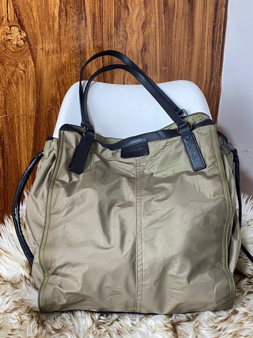 Burberry Nylon Shoulder Bag (Category: Luxury Bags & Wallets) located in Tacloban City. Submitted by houseofluxury.co (Listing ID 1400559412, Image 1). Description: Authentic 💯 Rank a Super nice and spacious .