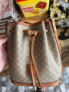 (Category: ) located in . Submitted by myshoetale (Listing ID 1400476575, Image 1). Description: .