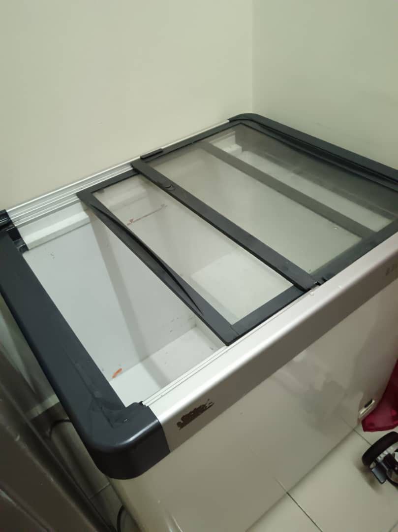 CHEST FREEZER (Category: Other Kitchen Appliances) located in Kuala Lumpur. Submitted by dydy5 (Listing ID 1400550737, Image 2). Description: .