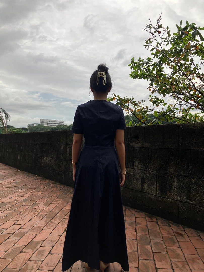 COS DRESS (Category: Dresses) located in Makati City. Submitted by rubyaltiche (Listing ID 1400579166, Image 3). Description: COS DRESS NAVY BLUE SIZE 34 on tag xs.
