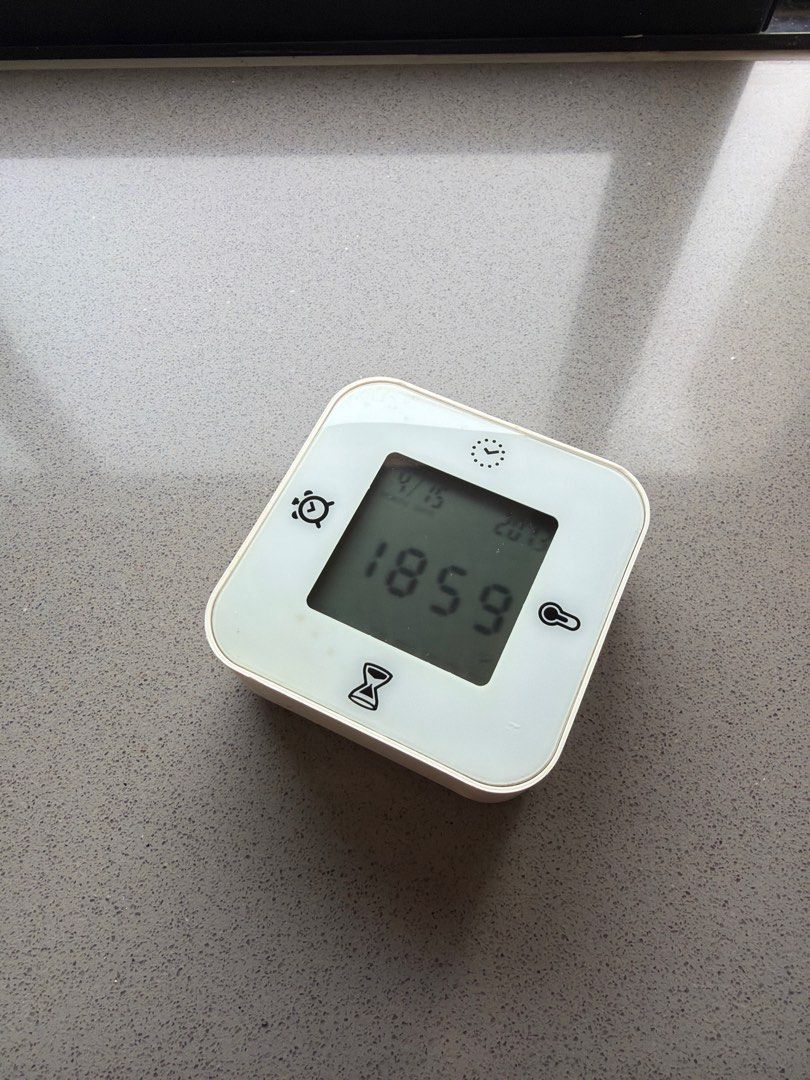 Digital Kitchen Timer (Category: Other Home Appliances) located in Singapore. Submitted by lewis_t (Listing ID 1400484950, Image 1). Description: - Clear and easy-to-read display - Simple, user-friendly buttons - Modern white design - Ideal for cooking and other activities.