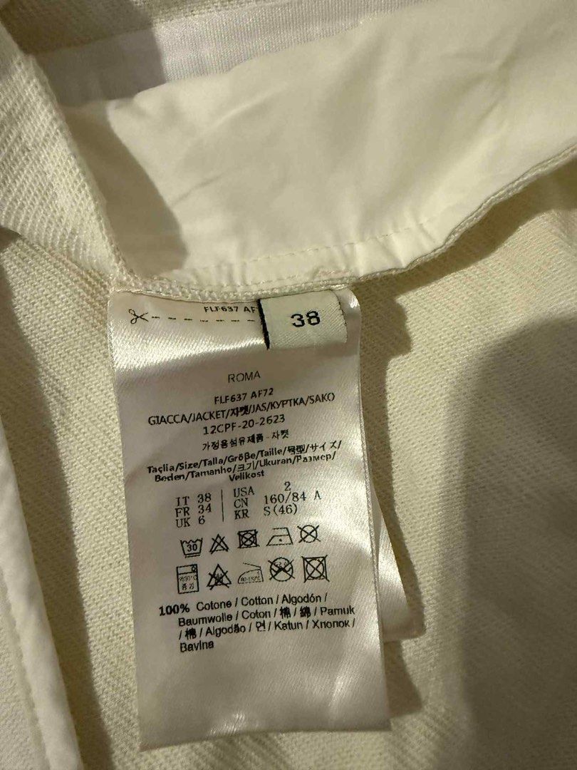 Fendi denim jacket （分類：外套及戶外衣服）位於 Hong Kong。 由 jeffshopline 提交（商品編號 1400513607，圖片 3）。簡介： Fendi denim jacket Size 38 Price is negotiable 。