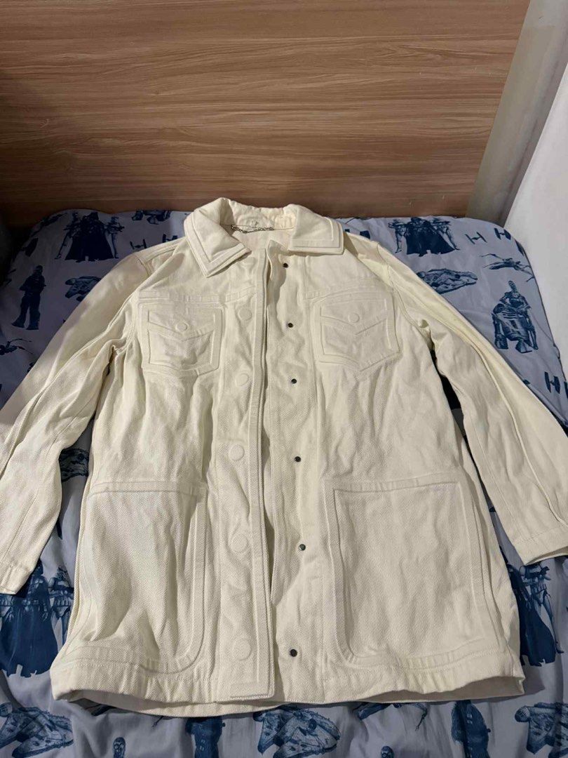Fendi denim jacket （分類：外套及戶外衣服）位於 Hong Kong。 由 jeffshopline 提交（商品編號 1400513607，圖片 2）。簡介： Fendi denim jacket Size 38 Price is negotiable 。