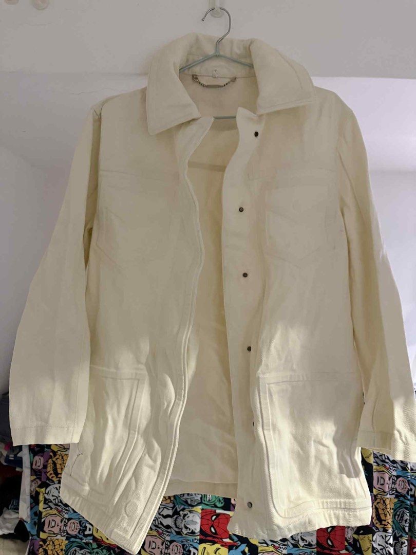 Fendi denim jacket （分類：外套及戶外衣服）位於 Hong Kong。 由 jeffshopline 提交（商品編號 1400513607，圖片 1）。簡介： Fendi denim jacket Size 38 Price is negotiable 。