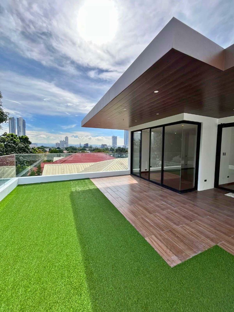 (Category: ) located in . Submitted by thatsbrokerraven (Listing ID 1400517021, Image 1). Description: .