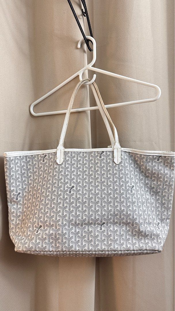 Goyard White (Category: Luxury Bags & Wallets) located in Muntinlupa City. Submitted by manikkamorota (Listing ID 1400534857, Image 1). Description: .