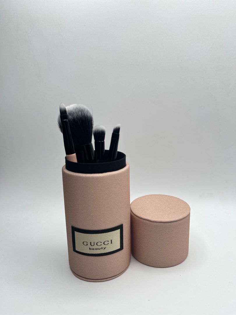 Gucci GWP Brush Set with Case (Category: Makeup) located in Taguig. Submitted by lakarise (Listing ID 1400388200, Image 2). Description: GWP BRUSH SET.