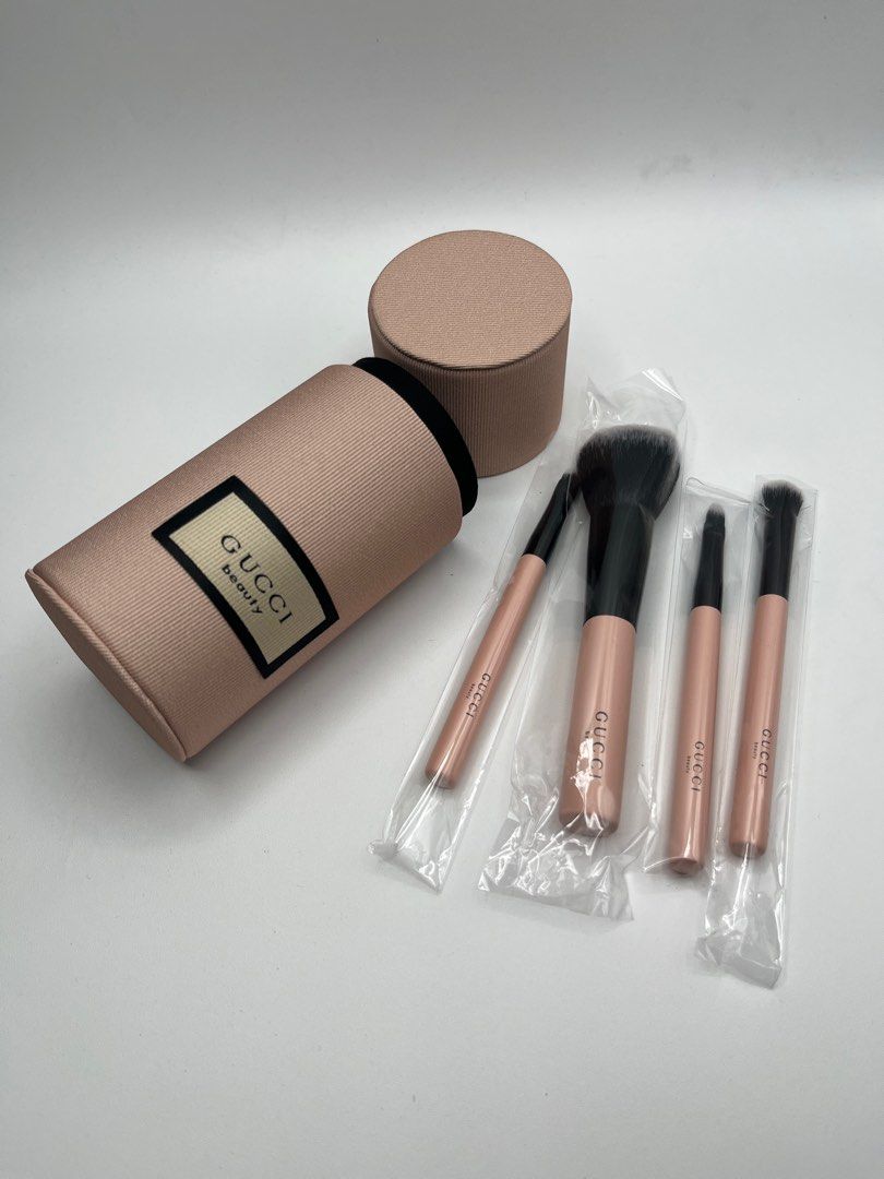 Gucci GWP Brush Set with Case (Category: Makeup) located in Taguig. Submitted by lakarise (Listing ID 1400388200, Image 1). Description: GWP BRUSH SET.