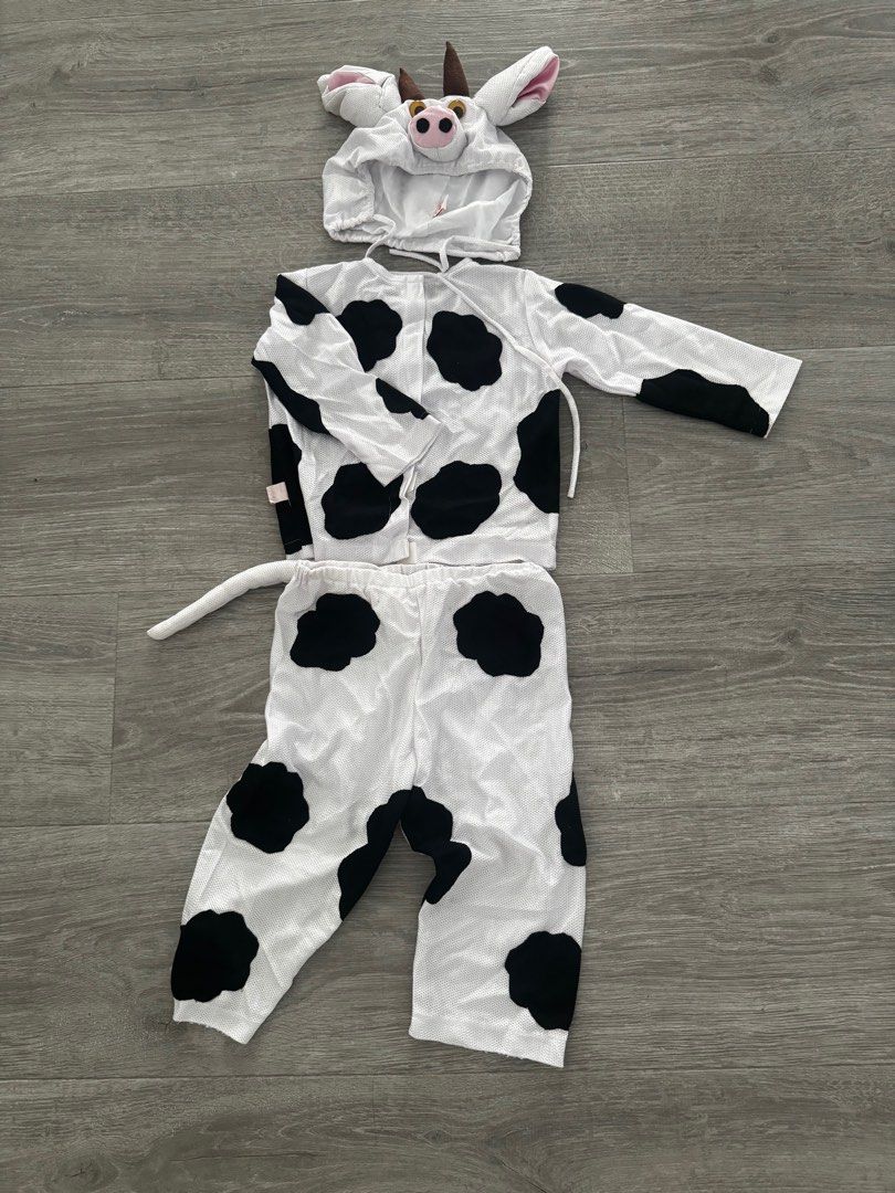 Halloween cow costume (Category: Babies & Kids Fashion) located in Paranaque City. Submitted by coyprincess (Listing ID 1400411395, Image 1). Description: Full suit with headdress. Super cute cow costume and breathable fabric. .