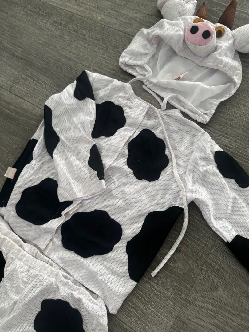 Halloween cow costume (Category: Babies & Kids Fashion) located in Paranaque City. Submitted by coyprincess (Listing ID 1400411395, Image 2). Description: Full suit with headdress. Super cute cow costume and breathable fabric. .