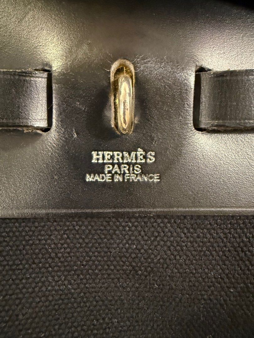 Hermes herbag (large) (Category: Luxury Bags & Wallets) located in Binalonan. Submitted by sheenaluxarchive (Listing ID 1400492631, Image 3). Description: Self authentication I cant find anycode Ang ganda ng leather niya super Rank AB With lock and key.