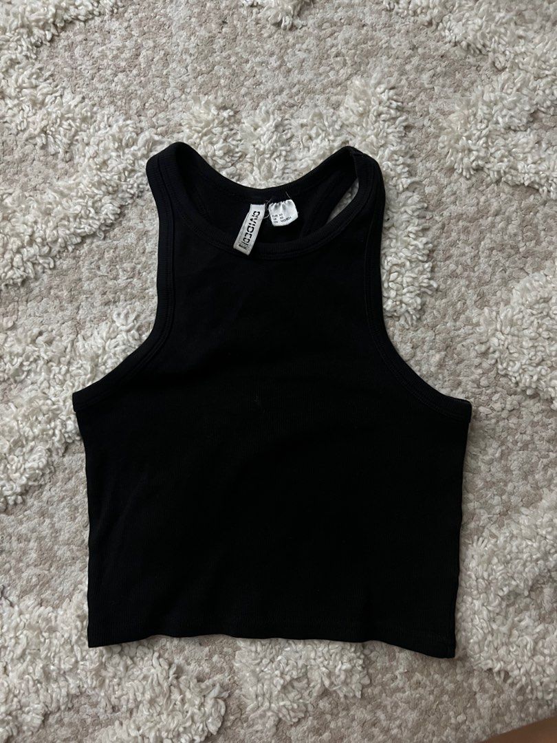 H&M Black Tank Top (Category: Sleeveless) located in Taguig. Submitted by prebyn_ (Listing ID 1400502352, Image 1). Description: ♡ size xs.