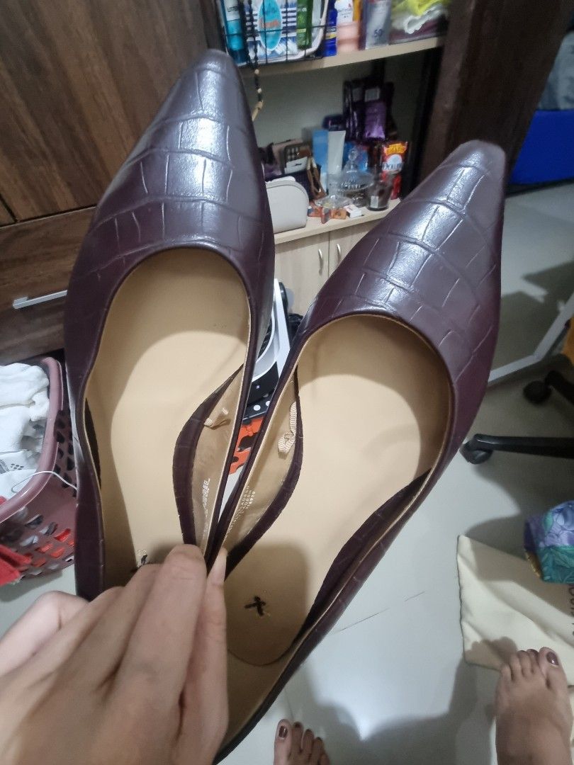 H&M Flat Shoes (38) (Category: Flats & Sandals) located in General Trias. Submitted by ms.thriftaholic (Listing ID 1400496093, Image 1). Description: .