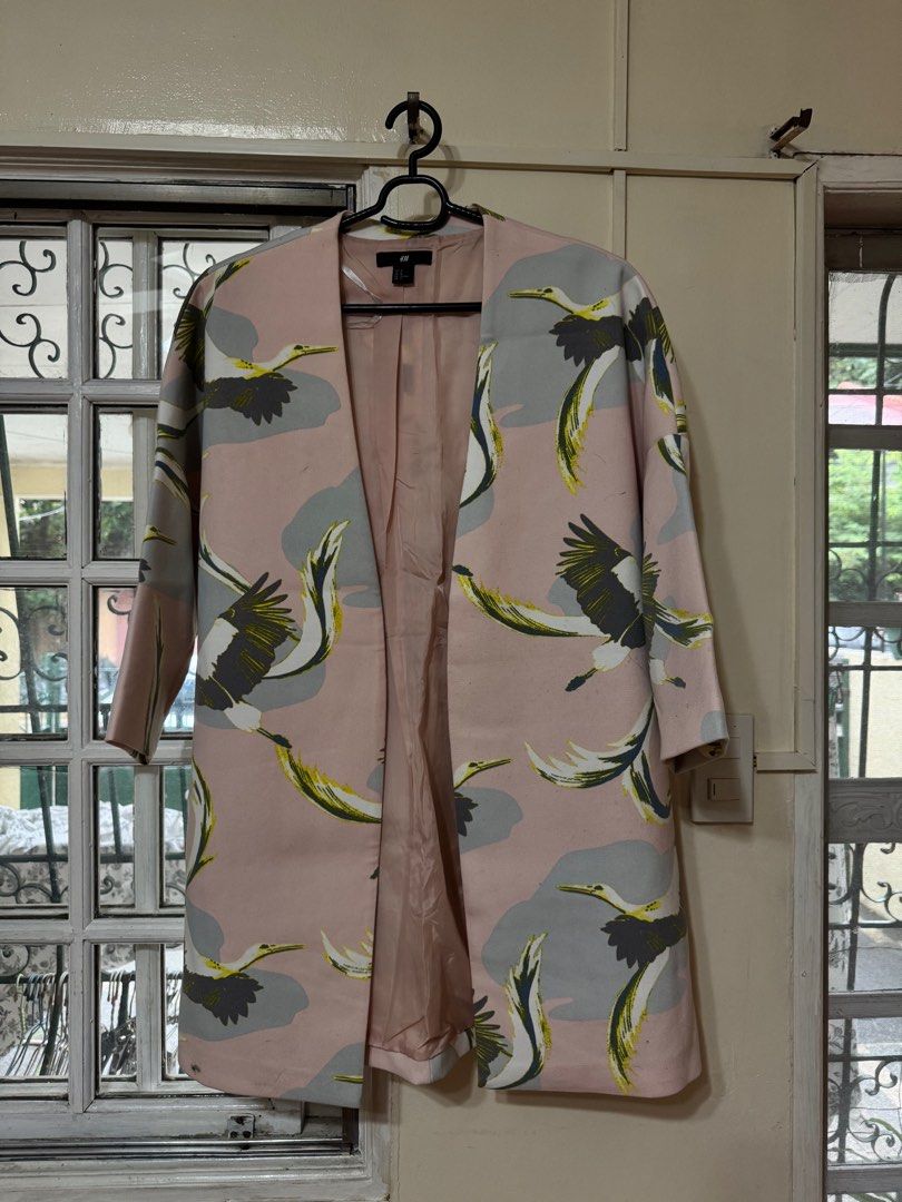 H&M Pink Coat (Category: Coats, Jackets and Outerwear) located in Manila. Submitted by dodebelen (Listing ID 1400472987, Image 3). Description: H&M Pink Coat Size M Used once in Korea.