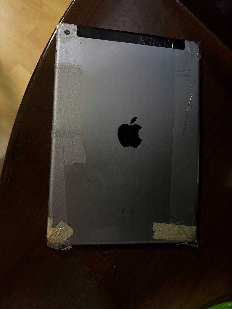 Ipad air 2 (Category: iPad) located in Pasay City. Submitted by enzopeco (Listing ID 1400553935, Image 3). Description: Ipad Not working Cracked lcd Kayo na bahala 650 pesos.
