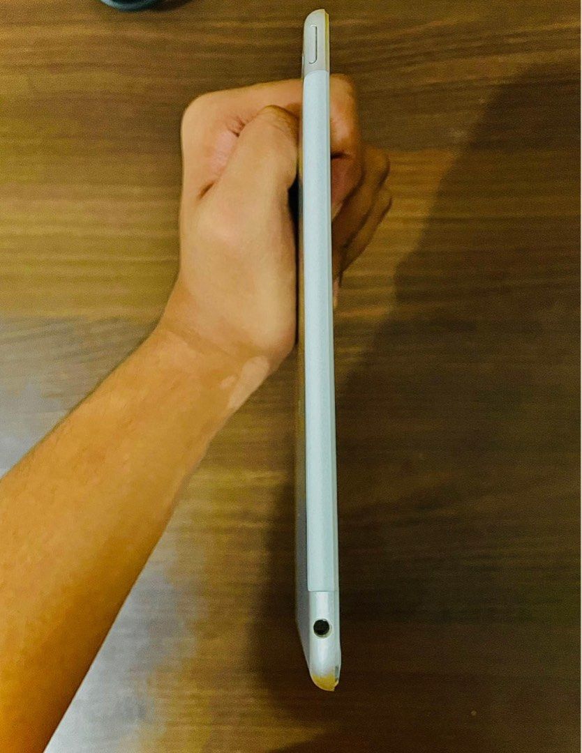 iPad Air 2 with Goodnotes 5 (Category: iPad) located in Paranaque City. Submitted by benzaayb (Listing ID 1400491485, Image 2). Description: Selling my lightly used iPad Air 2. RFS: I just bought this for my licensure exam review. I passed so I don’t need it anymore. Hoping to pass the luck too on the next owner. Inclusions and Apps: iPad Case Paperlike screen protector Goodnotes 5 (I bought but l’ll give it na lang as freebie).