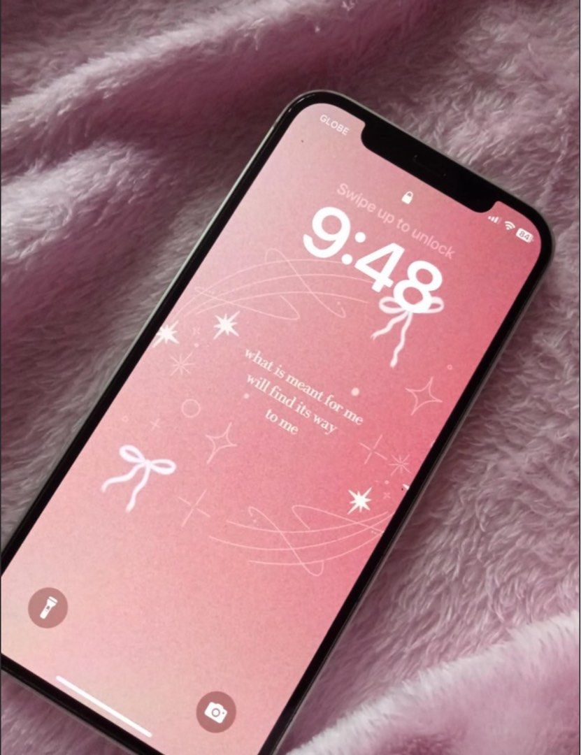 Iphone 12 (Category: iPhone 12 Series) located in Mandaluyong City. Submitted by sashiiiiimi (Listing ID 1400475862, Image 2). Description: No Scratches or dents. Only issue is the battery health 69 nalang. Other than that wala na.