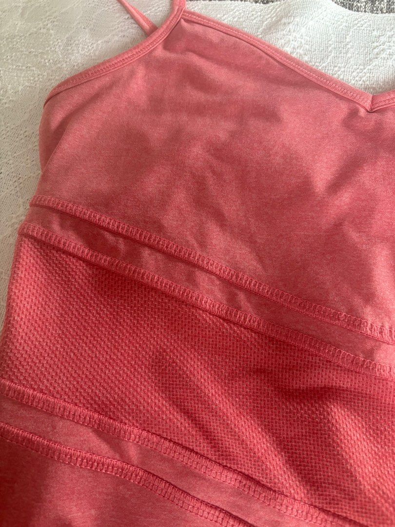 Joe Fresh workout top (Category: Activewear) located in Pasig City. Submitted by decluttering.always (Listing ID 1400410683, Image 2). Description: no pads adjustable straps .