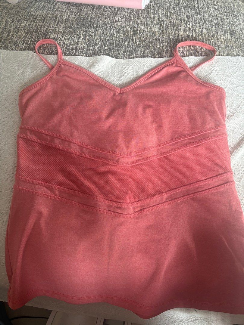 Joe Fresh workout top (Category: Activewear) located in Pasig City. Submitted by decluttering.always (Listing ID 1400410683, Image 1). Description: no pads adjustable straps .