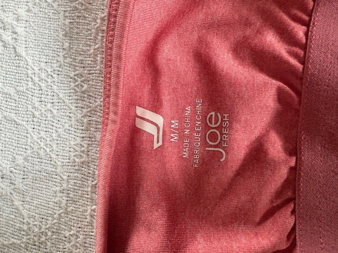 Joe Fresh workout top (Category: Activewear) located in Pasig City. Submitted by decluttering.always (Listing ID 1400410683, Image 3). Description: no pads adjustable straps .
