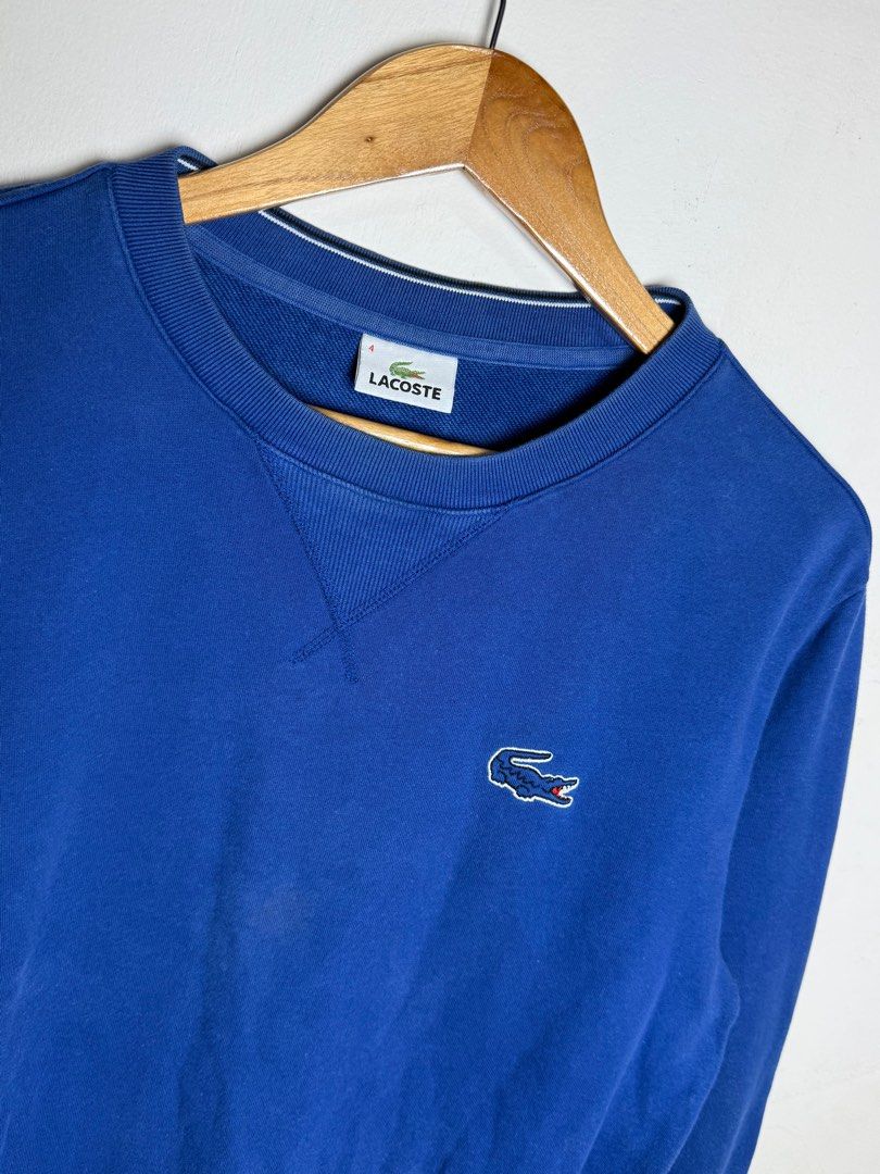 Lacoste Pullover (Category: Coats, Jackets and Outerwear) located in Agoncillo. Submitted by dappydappy (Listing ID 1400562670, Image 2). Description: Medium 22x29 Minor issue: light stain barely visible,see pictures .
