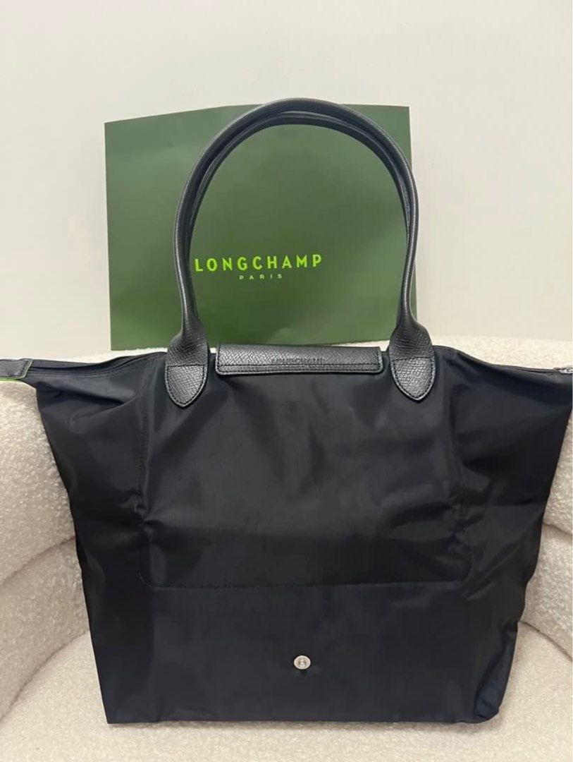 Longchamp Le Pliage Tote Bag in Black (Category: Luxury Bags & Wallets) located in Bayambang. Submitted by elle.declutter (Listing ID 1400520326, Image 3). Description: Selling this extra Longchamp Le Pliage Tote bag i also bought here. got this as a gift for my mom but ended up my sister got her the exact same bag. also if it wasn’t for my trip, i wont’t sell this because of its high quality but i had to. p.s.: first three photos are from the se