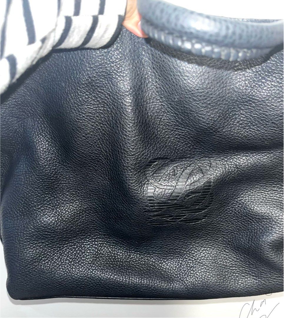 Louis Quatorze Black Shoulder Bag (Category: Shoulder Bags) located in Cainta. Submitted by chaching_corner (Listing ID 1400548718, Image 2). Description: ORIGINAL LOUIS QUATORZE LEATHER BAG * very good condition * 1 main compartment and 1 zipper lock compartment * Magnetic lock * 2-way bag (shoulder or crossbody bag) * no issues on hardwares and compartments * rfs: not using anymore 📦Meet-up at Cainta or Eastwood area 🛵Lalamove or Grab deliver