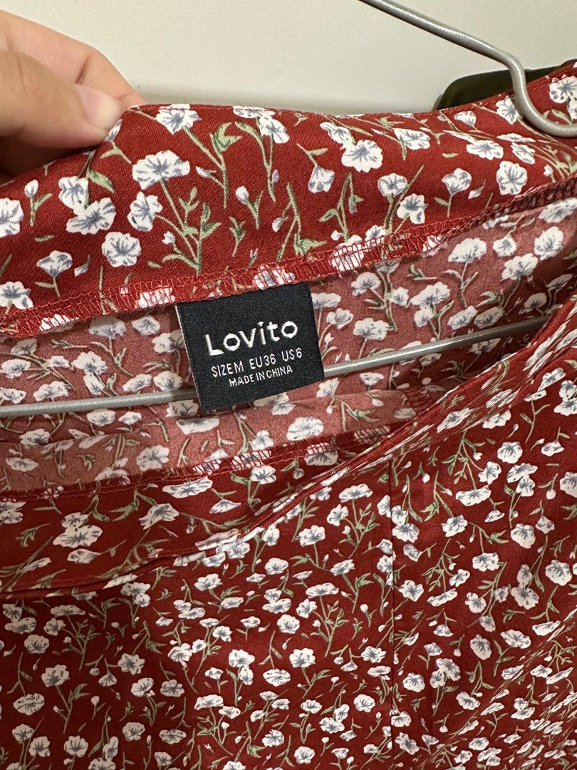 Lovito Floral Slit Skirt (Category: Skirts) located in Rizal. Submitted by buchai.declutters (Listing ID 1400554462, Image 3). Description: Lovito floral skirt in size M. Features a slit design. The skirt has a red base with white floral patterns. Made in China..