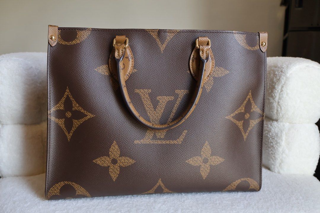 LV OTG MM SIZE (Category: Luxury Bags & Wallets) located in Bulacan. Submitted by _myprelovedstuff (Listing ID 1400564785, Image 3). Description: 110K last price! Bought in SG With box and receipt With authenticity certificate Makinis na makinis Meet up. No lp.