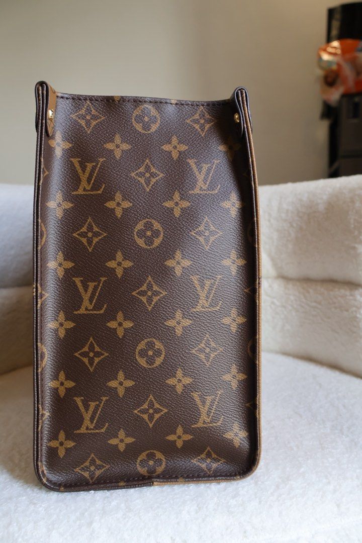 LV OTG MM SIZE (Category: Luxury Bags & Wallets) located in Bulacan. Submitted by _myprelovedstuff (Listing ID 1400564785, Image 2). Description: 110K last price! Bought in SG With box and receipt With authenticity certificate Makinis na makinis Meet up. No lp.