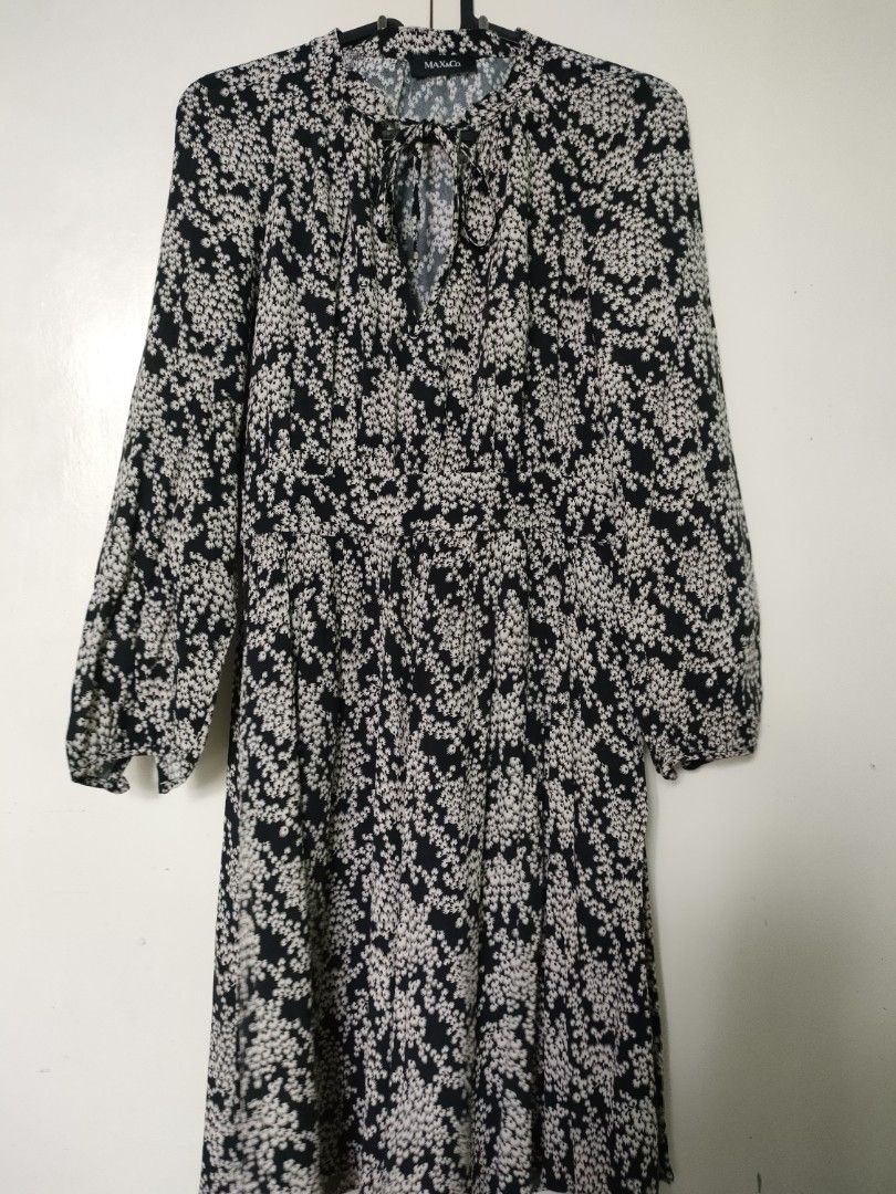 Max&Co Floral Print Dress (Category: Dresses) located in Makati City. Submitted by declutteriaa_mama (Listing ID 1400429952, Image 2). Description: - Max&Co floral print dress - Fits small body frames - Features long sleeves - Flattering cinched waist - V-neckline with tie detail - With Side Zip - Can be worn for casual and semi-formal events.