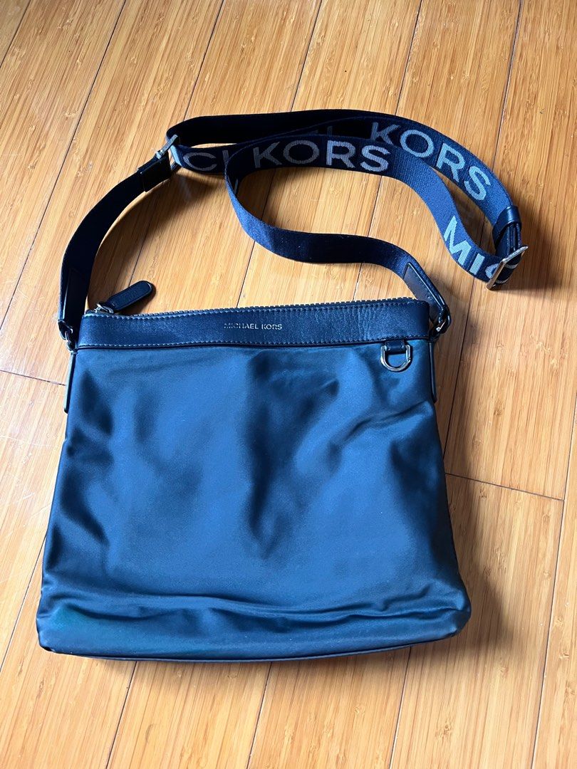 Michael Kors Brooklyn Large Crossbody Bag (Category: Luxury Bags & Wallets) located in Davao. Submitted by maideclutters21 (Listing ID 1400460546, Image 2). Description: ▪️Original, ordered from Cettire website ▪️No other inclusions, bag only ▪️With signs of usage and discoloration at the back part (see photo) .