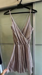 (Category: ) located in . Submitted by ellewardrobe (Listing ID 1400490393, Image 1). Description: .