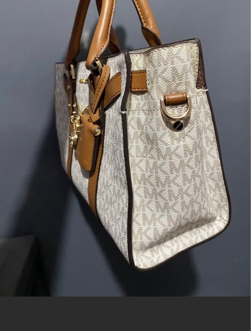 MK white mono hamilton (Category: Luxury Bags & Wallets) located in Batangas. Submitted by bagstolove2.0 (Listing ID 1400529529, Image 2). Description: No sling Good condition.
