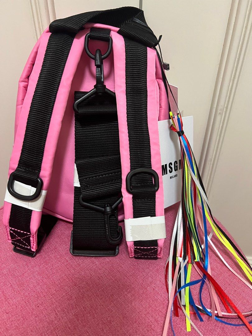 MSGM Mini Backpack - Pink （分類：背囊）位於 Hong Kong。 由 tulipbearf 提交（商品編號 1400518974，圖片 2）。簡介： NEW 全新未用 （只開袋影相） 購自英國Outlet 原牌正品 Size: 22cmx18cmx8cm （大約） 內有一格 Color: Pink （絕版） 有斜孭帶，吊牌及麈袋 地鐵站交收or 順豐到付 。