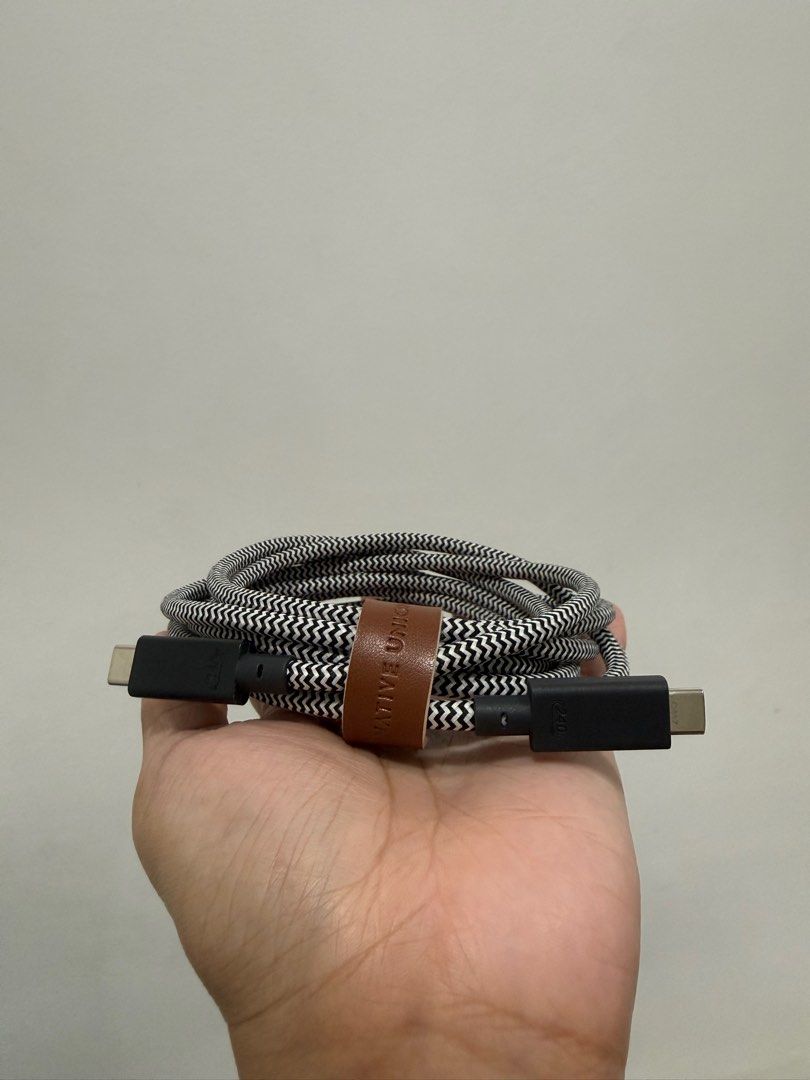 Native Union Belt Cable Pro 240W (3M) USB C to USB C (Category: Chargers & Cables) located in Makati City. Submitted by kamillealmerss (Listing ID 1400525309, Image 1). Description: - With box - Extra cable.