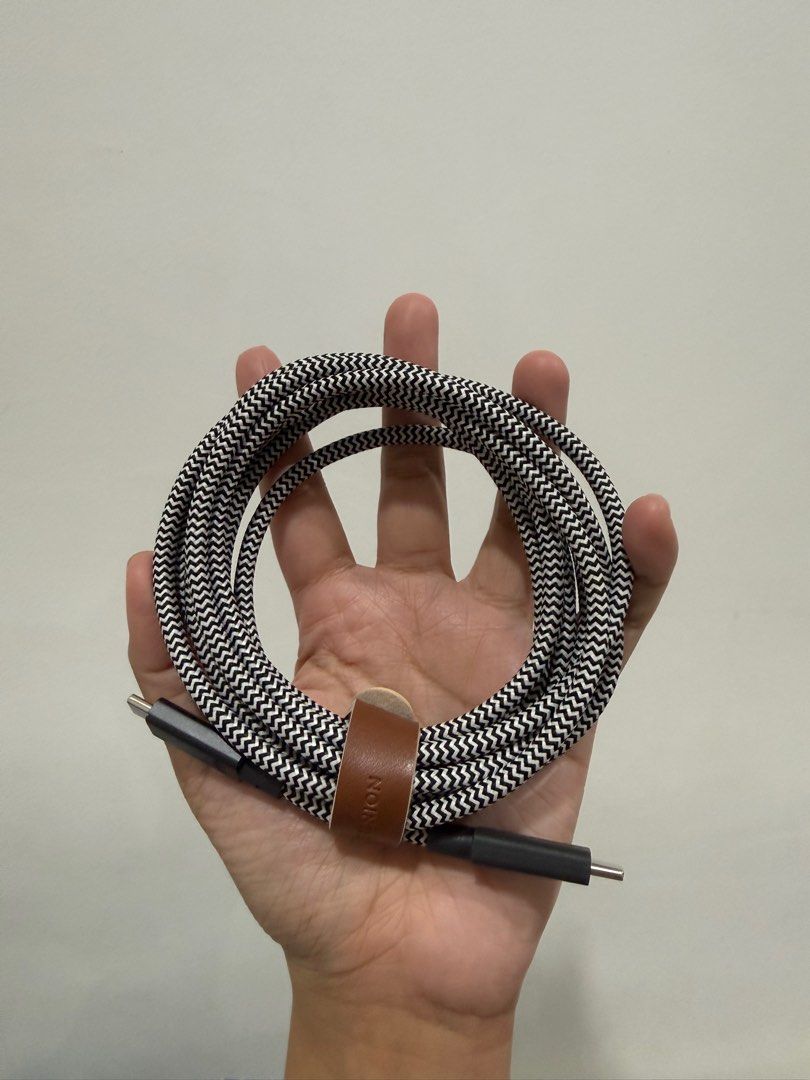 Native Union Belt Cable Pro 240W (3M) USB C to USB C (Category: Chargers & Cables) located in Makati City. Submitted by kamillealmerss (Listing ID 1400525309, Image 2). Description: - With box - Extra cable.