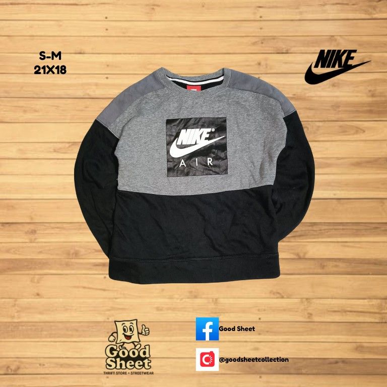 NIKE TWO TONE PULLOVER LONGSLEEVES (Category: Coats, Jackets and Outerwear) located in Lucban. Submitted by goodsheetcollection (Listing ID 1400457850, Image 1). Description: excellent condition details indicated in photo visit shop for more items like this pm for more details.