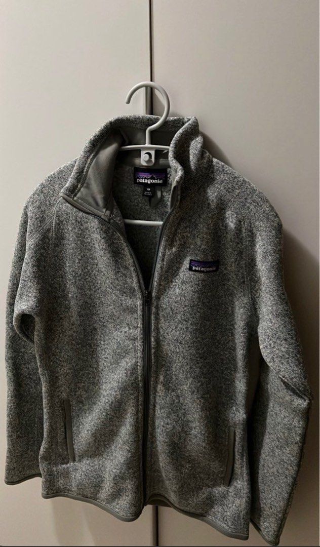 Patagonia Winter Jacket 99% new灰色外套 （分類：外套及戶外衣服）位於 Hong Kong。 由 smileeeee112 提交（商品編號 1400434131，圖片 1）。簡介： Patagonia Winter Jacket 只着過一次出街，99% New 原價$13xx。