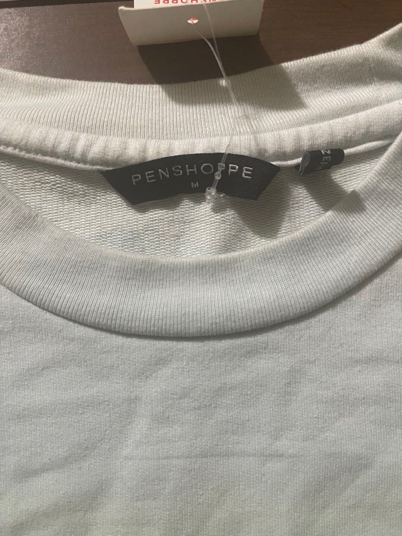Penshoppe Ombre T-shirt - Medium (Category: Tshirts & Polo Shirts ) located in Obando. Submitted by Wintermelonzzzz (Listing ID 1400550561, Image 3). Description: - Penshoppe t-shirt - Ombre design - Crew neck - Short sleeves - Penshoppe logo on chest - Size: Medium.