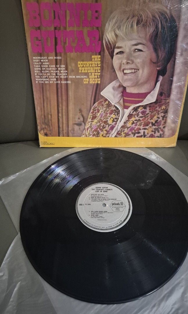 Plaka/ vinyl record.bonnie GUITAR (Category: Vinyls) located in Valenzuela. Submitted by toyharry (Listing ID 1400561176, Image 2). Description: VERY GOOD ++ CONDITION, U.S pressed.