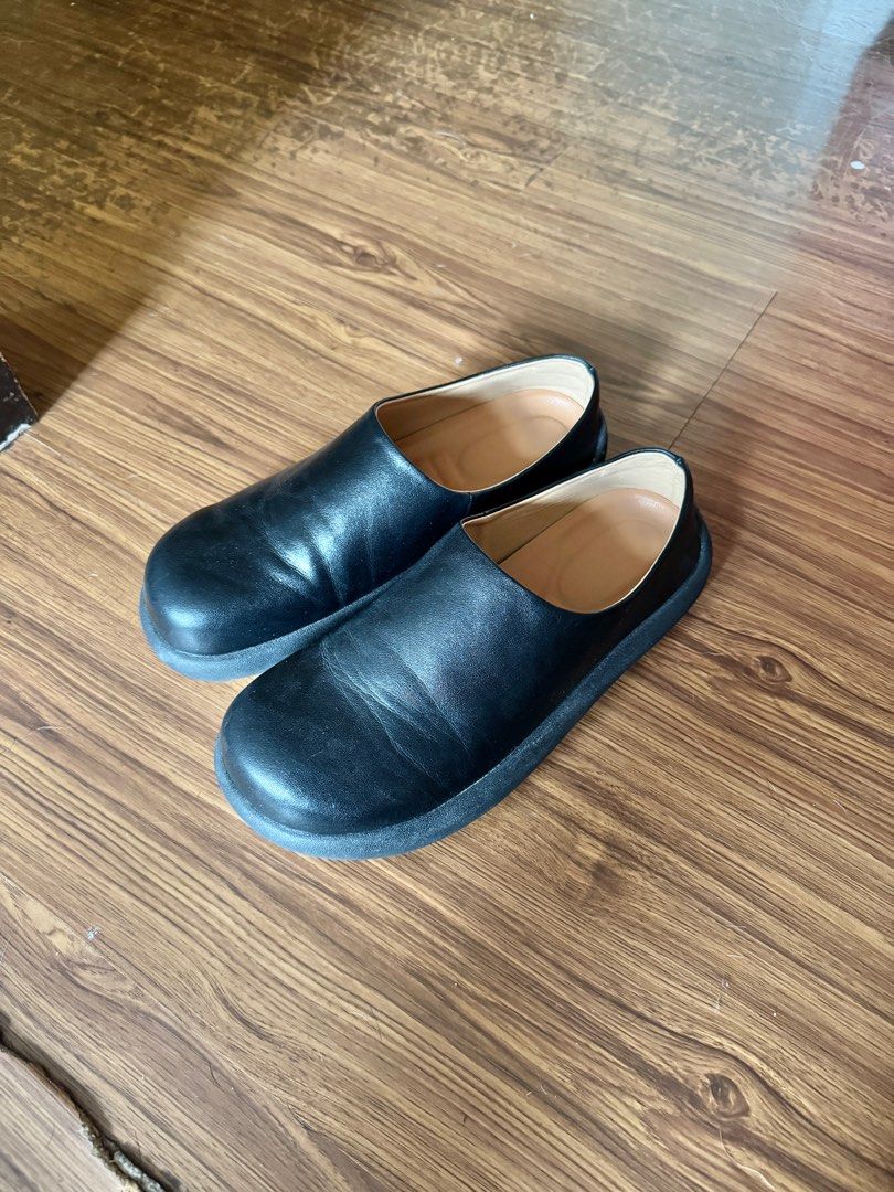 Rounded Leather Loafers / Slippers (Category: Casual Shoes) located in Quezon City. Submitted by __danmoi (Listing ID 1400470541, Image 2). Description: Purchased from a local leather shoe shop. Soft insoles..