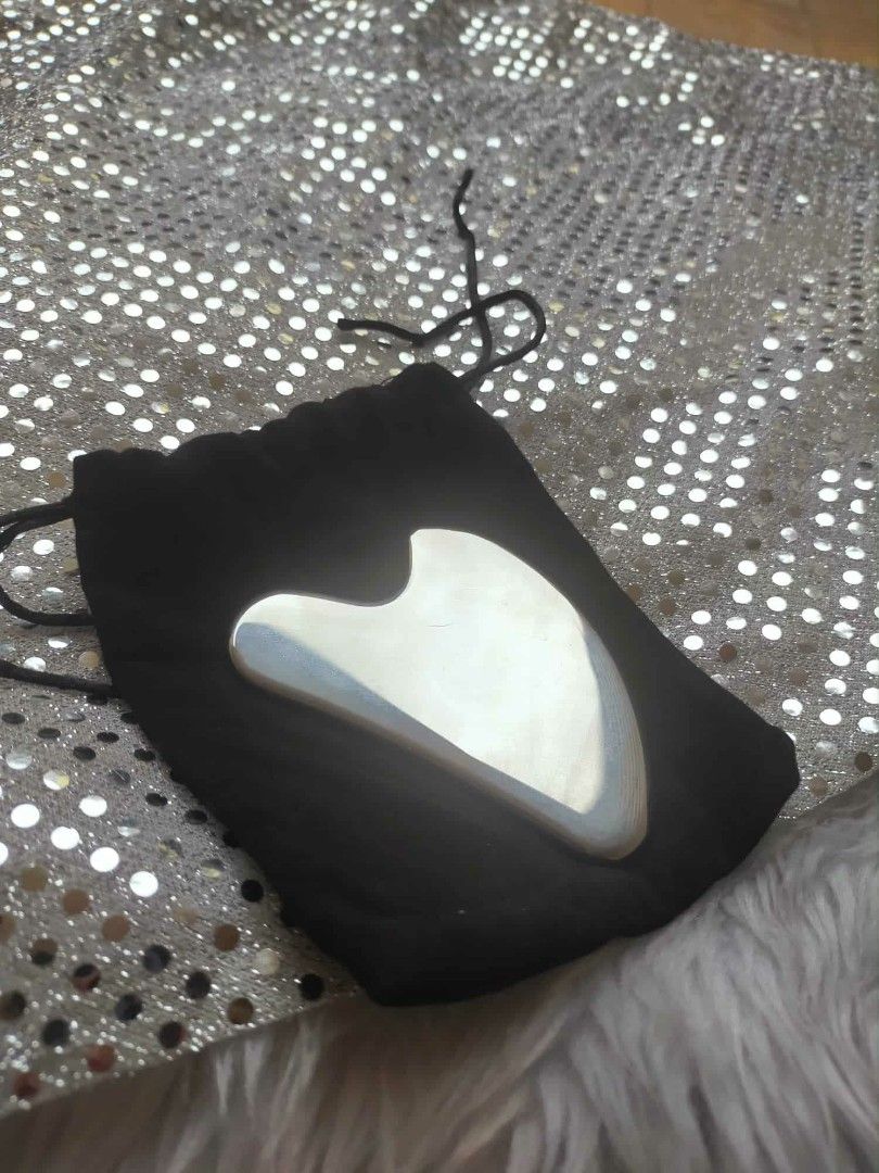 Silver Metallic Guasha (Category: Face Care) located in Quezon City. Submitted by floreskari78555 (Listing ID 1400567240, Image 2). Description: Silver Metallic Gua Sha Large✨️ Authentic💯 | Large size/Thick Stainless✅️ | Facial Slimming and Beauty tools ✅️ Depuff, sculpt, and boost circulation with the Silver Metallic Gua Sha before every makeup application. Your foundation will thank you.. Available for Retail & Wholesale—DM us to order! Perfec