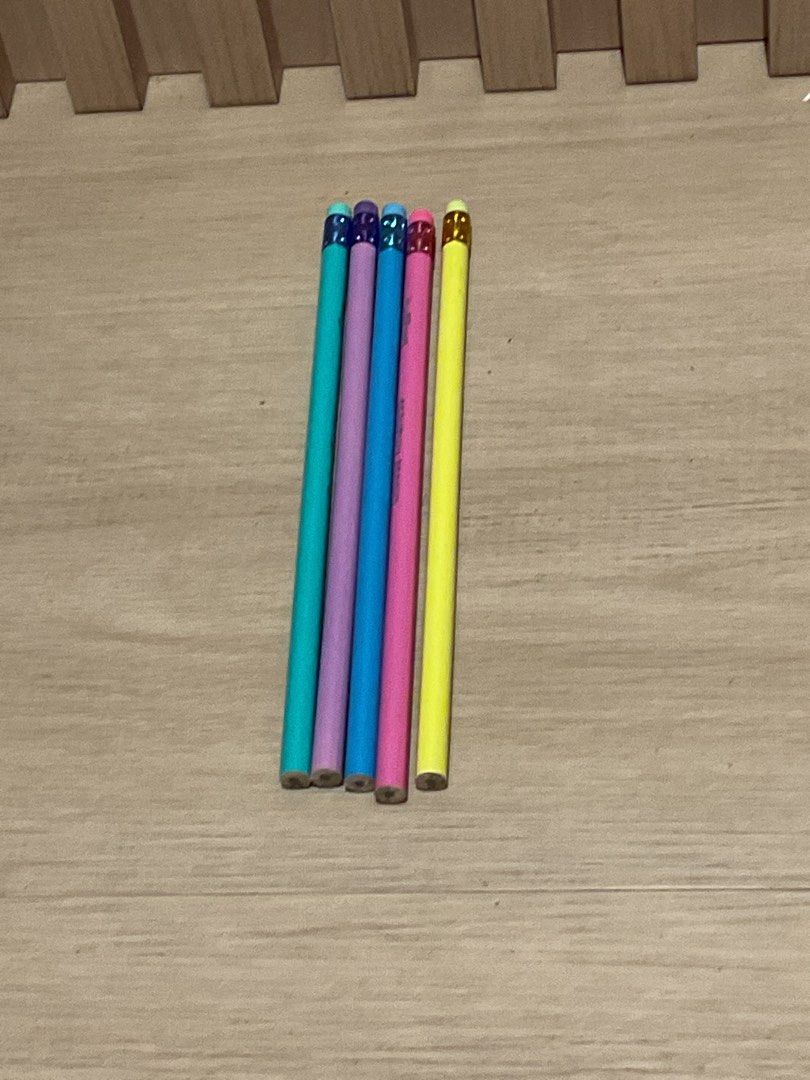 Smiggle Dream Big Stationery Set (Category: Stationery & School Supplies) located in Singapore. Submitted by lamourdemavieee (Listing ID 1400402056, Image 3). Description: Brand new Smiggle Dream Big stationery set. Includes a notebook, scented markers, pencils, pens, a ruler, and an eraser. Perfect for school or creative projects. Great gift idea!.
