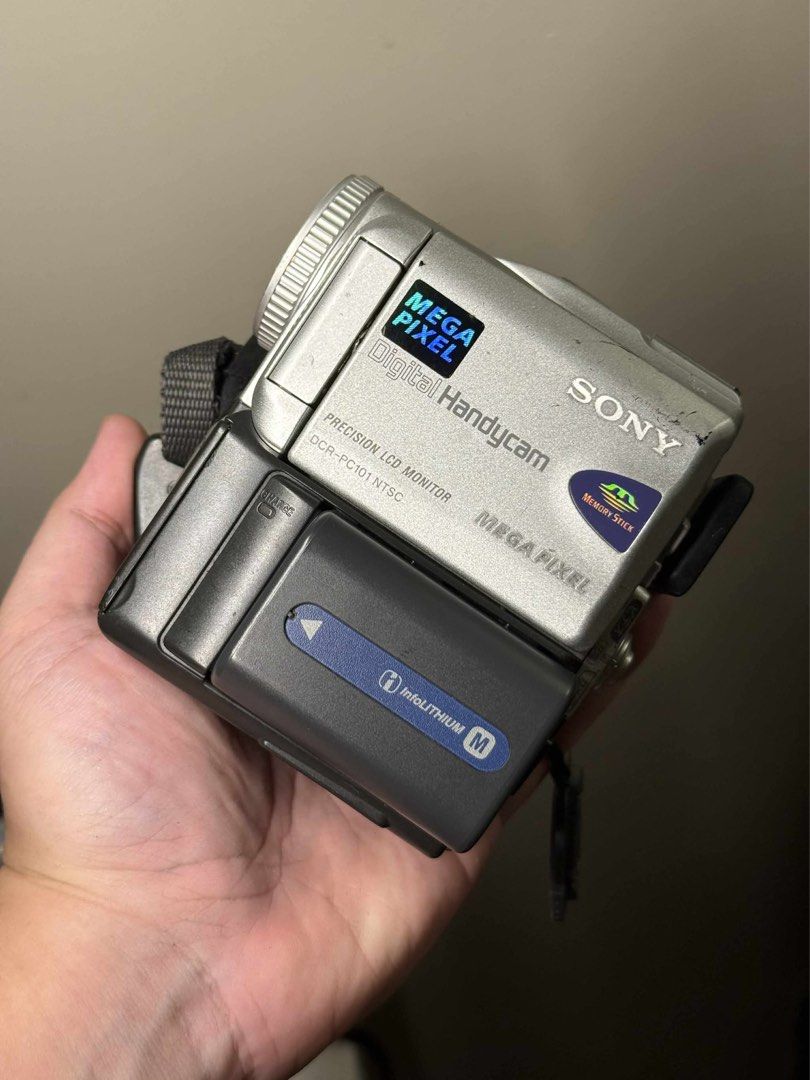 Sony DCR PC101 MiniDV Handycam/Camcorder (Category: Video Cameras) located in Manila. Submitted by christian_bagz (Listing ID 1400410748, Image 1). Description: Sony DCR PC101 MiniDV Handycam/Camcorder Php 10,000 (Negotiable) Cosmetics 10/10 A Handycam and a digicam at the same time :”) The Sony DCR-PC101 is a compact MiniDV camcorder released in the early 2000s. Known for its small size and advanced features for its time, it offered a blend of p